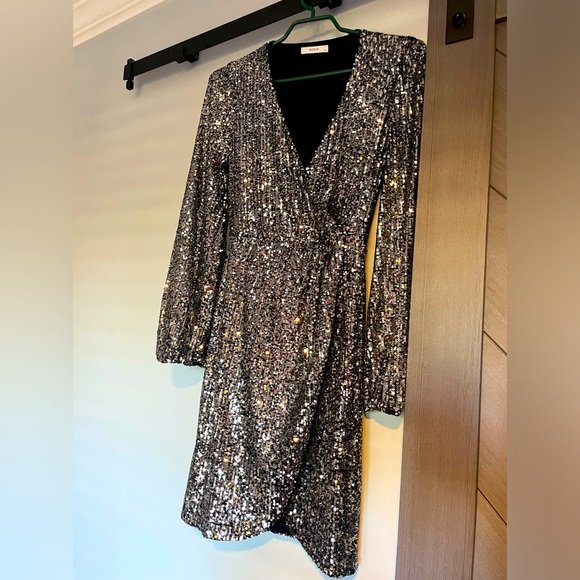 Ricki’s Wrap Midi Dress - Picture 1 of 2